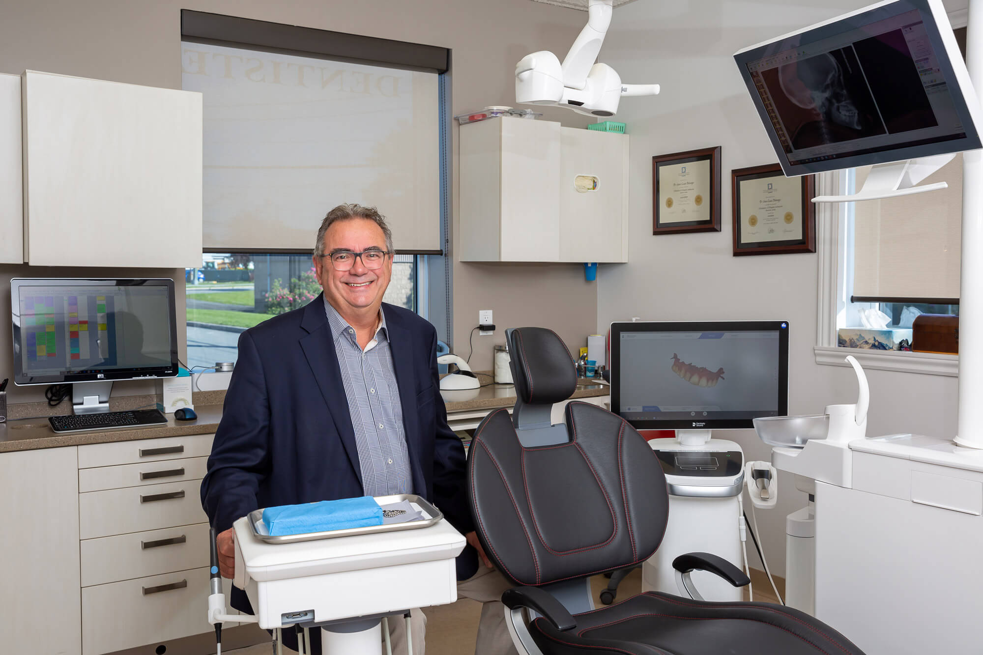 Dentiste au salle de traitement centre Jean-Louis Bélanger